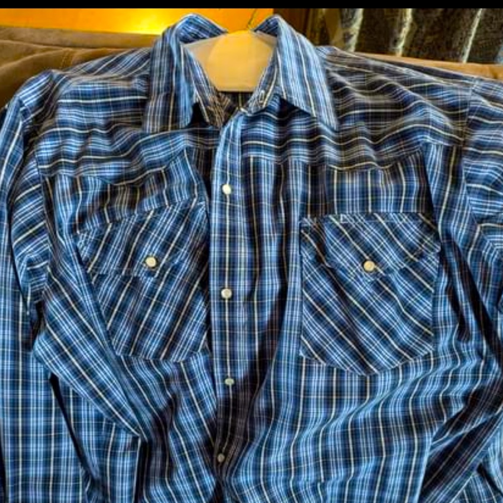 Pearl snap button up long sleeve shirt